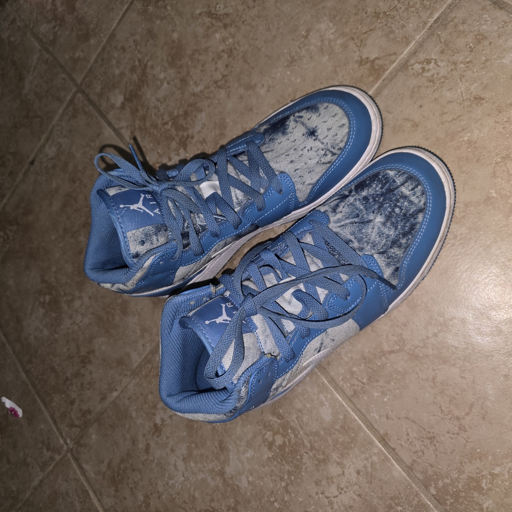 Jordan 1 Mid in Washed Denim 
Like new 
Size 7y 9 women's or 8 mens - Picture 4 of 9